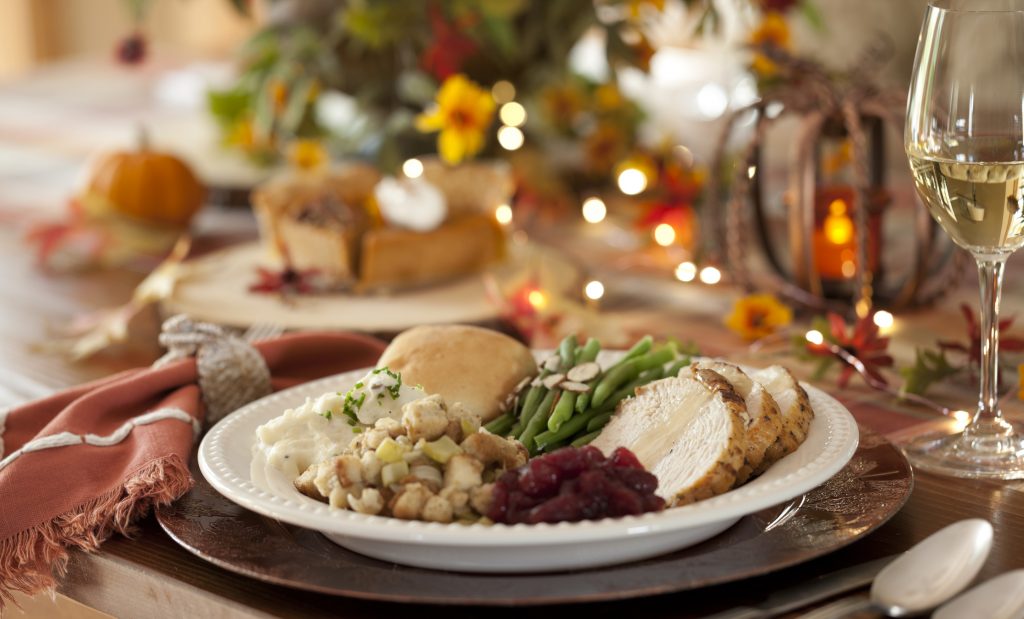 Dallas Cowboys Serve Thanksgiving Meals